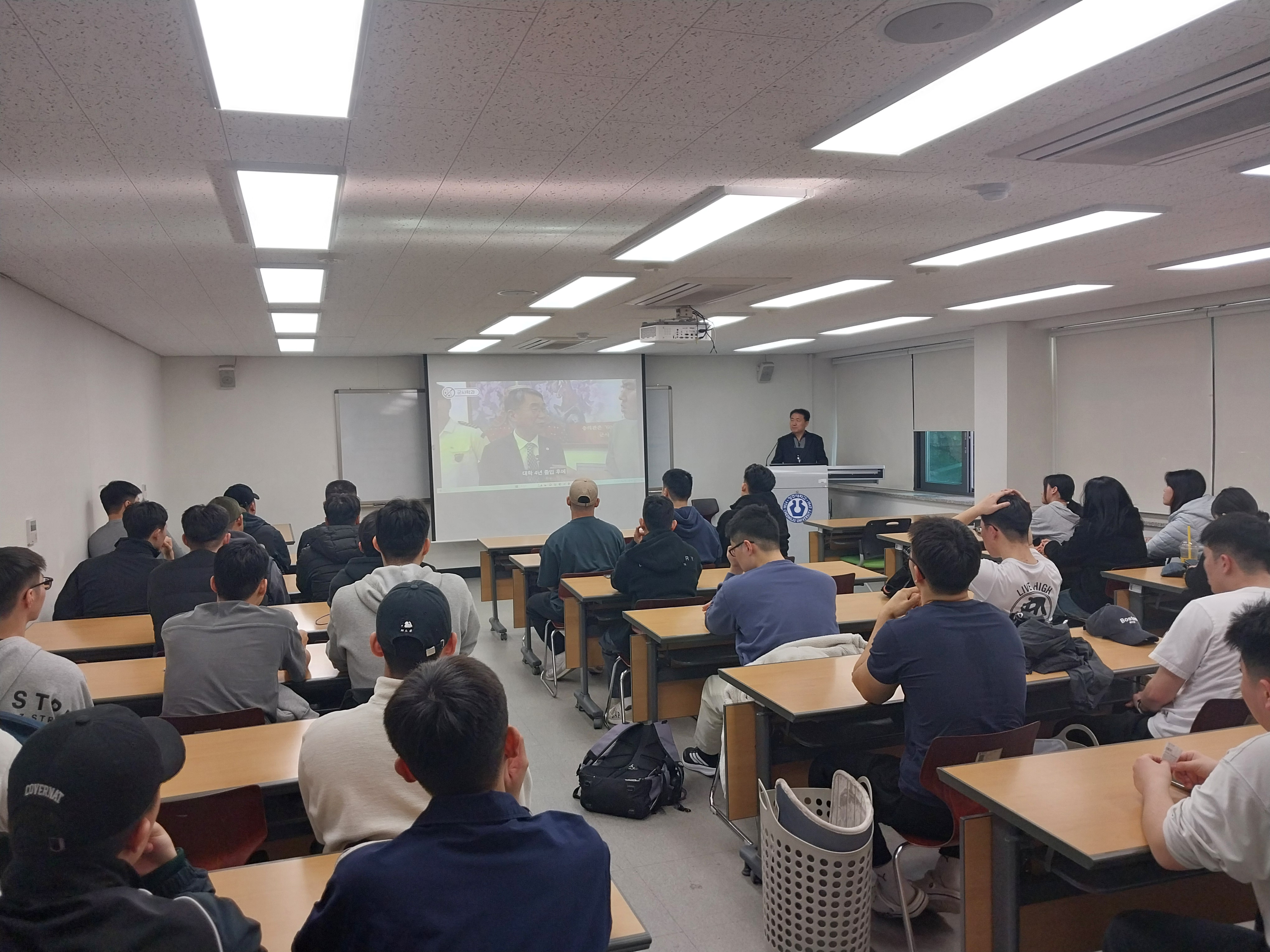 16기 1학년 김종필교수 특강.jpg